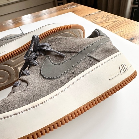 Nike Women’s Air Force 1 Sage Low Sneakers Gray Size 9 - Picture 13 of 14